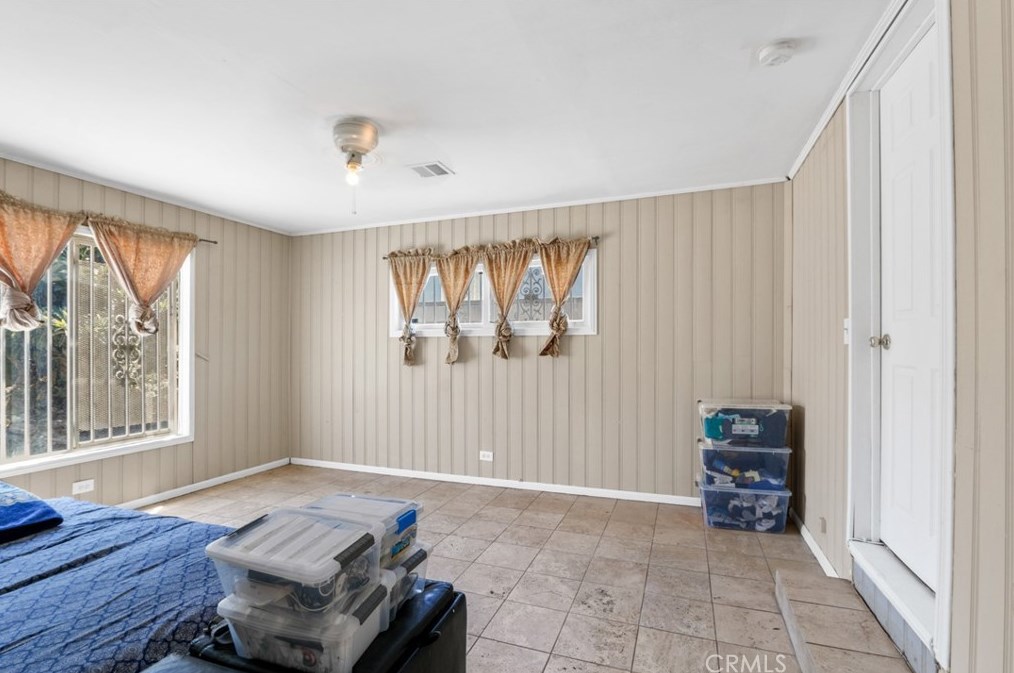 1638 105th St, Los Angeles CA  90047-4451 exterior