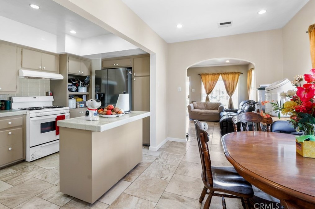 1638 105th St, Los Angeles CA  90047-4451 exterior