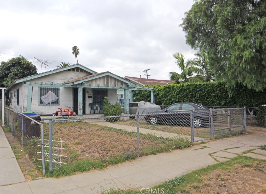 1535 70th St, Los Angeles CA  90001-2501 exterior