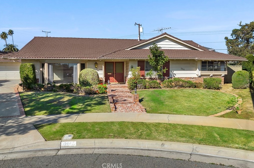 706 S Rosalind Dr, Orange, CA 92869