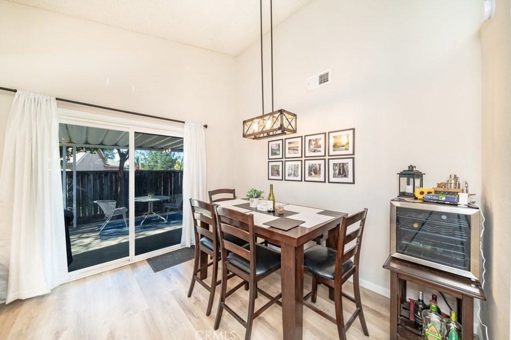 11796 Oakwood Dr, Fontana CA  92337-8341 exterior