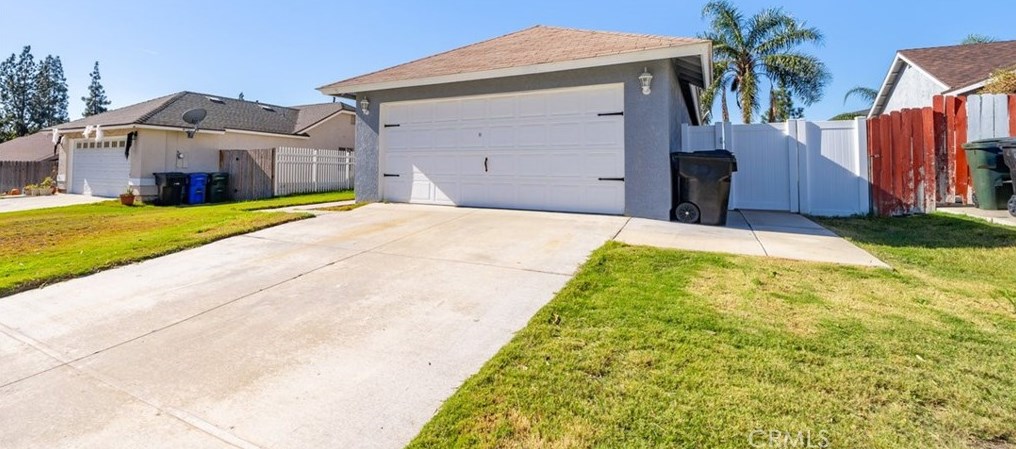 11796 Oakwood Dr, Fontana, CA 92337