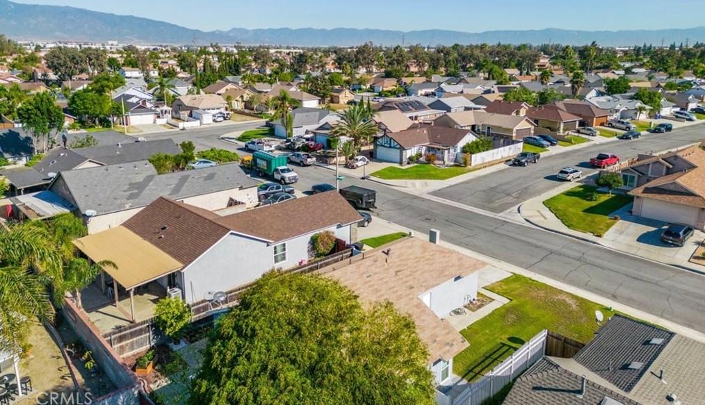 11796 Oakwood Dr, Fontana CA  92337-8341 exterior