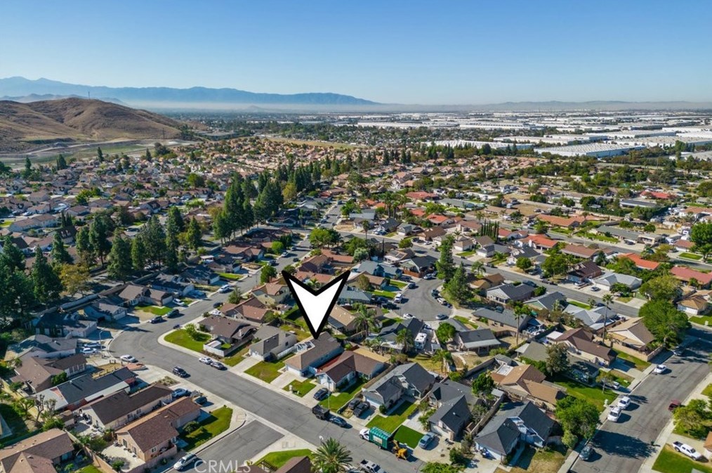 11796 Oakwood Dr, Fontana CA  92337-8341 exterior