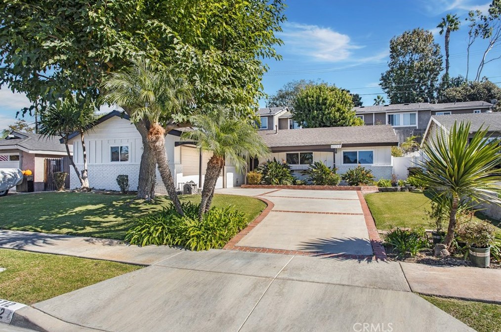 17712 Forest Ln, Huntington Beach, CA 92647