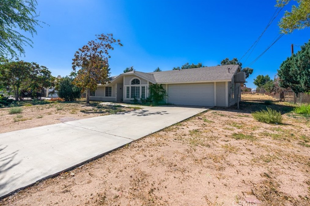 9012 11th Ave, Hesperia, CA 92345