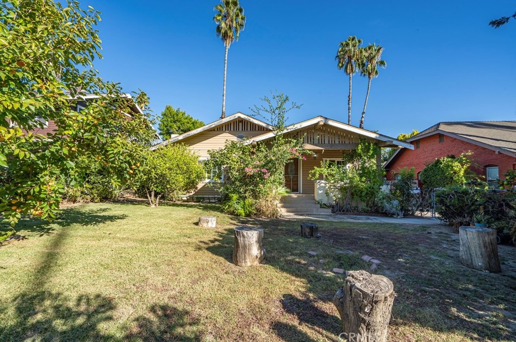 548 Holliston Ave, Pasadena, CA 91106-1204