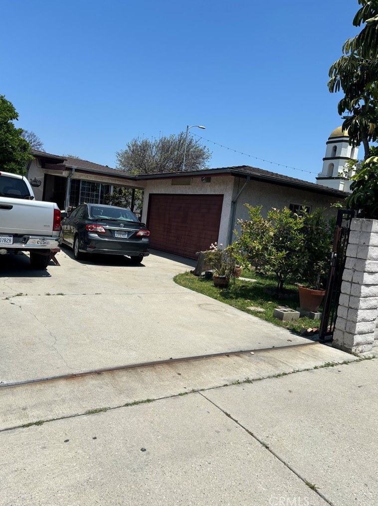 1553 102nd St, Los Angeles CA  90003-4705 exterior