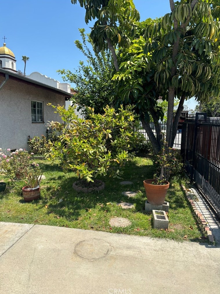 1553 102nd St, Los Angeles CA  90003-4705 exterior