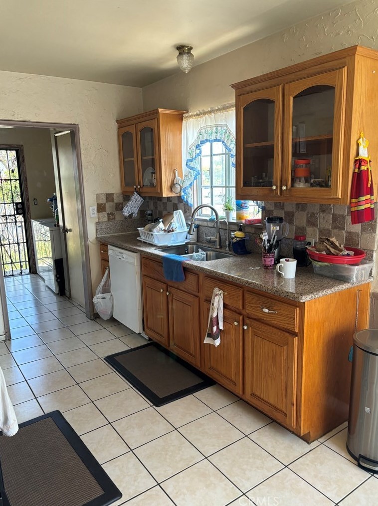 1553 102nd St, Los Angeles CA  90003-4705 exterior