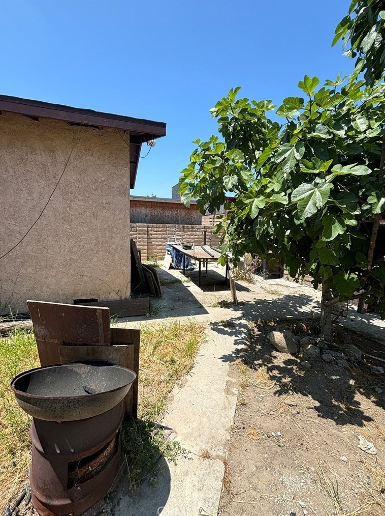 1553 102nd St, Los Angeles CA  90003-4705 exterior