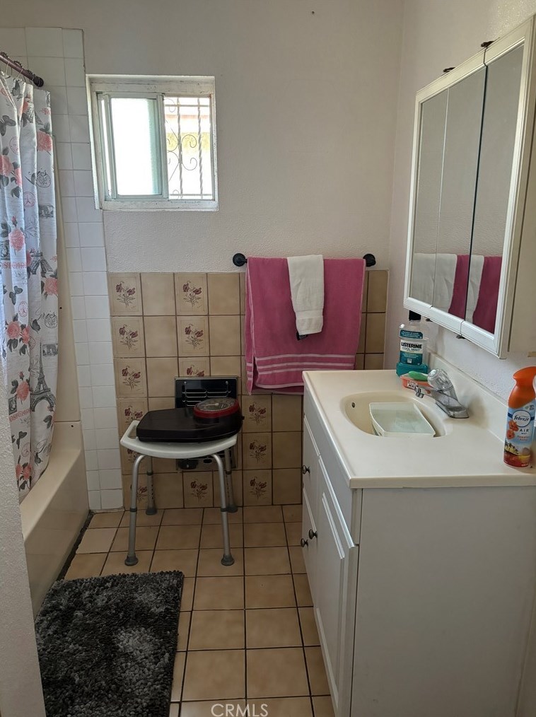 1553 102nd St, Los Angeles CA  90003-4705 exterior