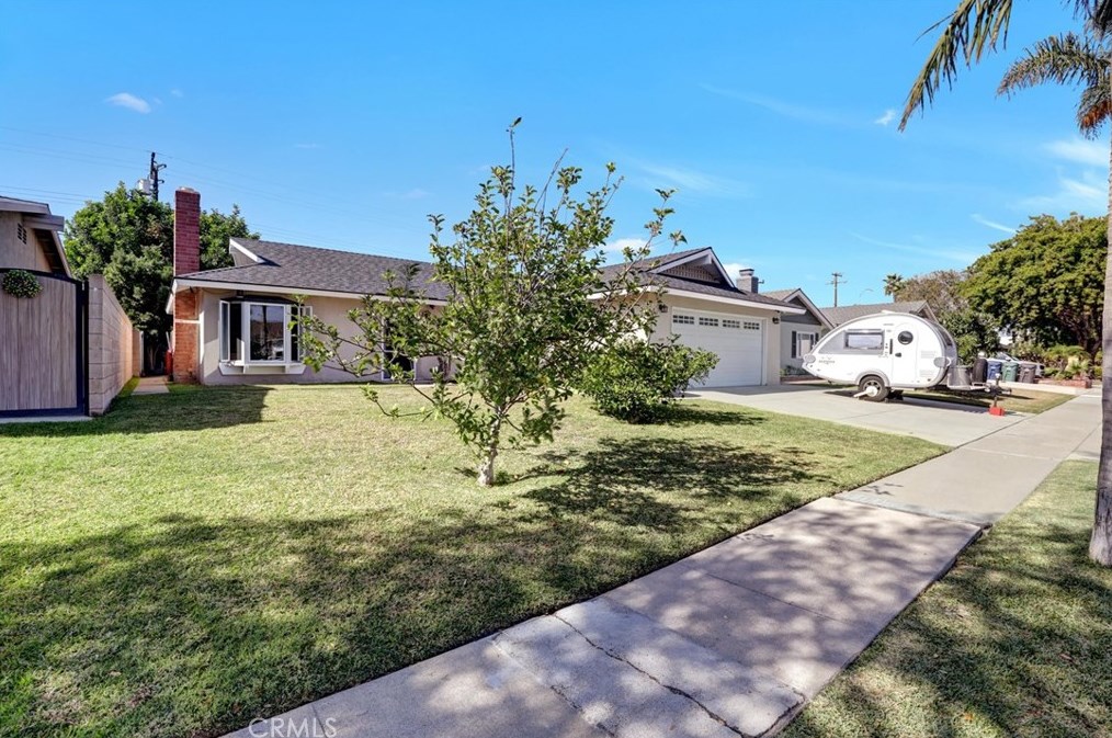 15041 Eton Cir, Huntington Beach, CA 92647-2623