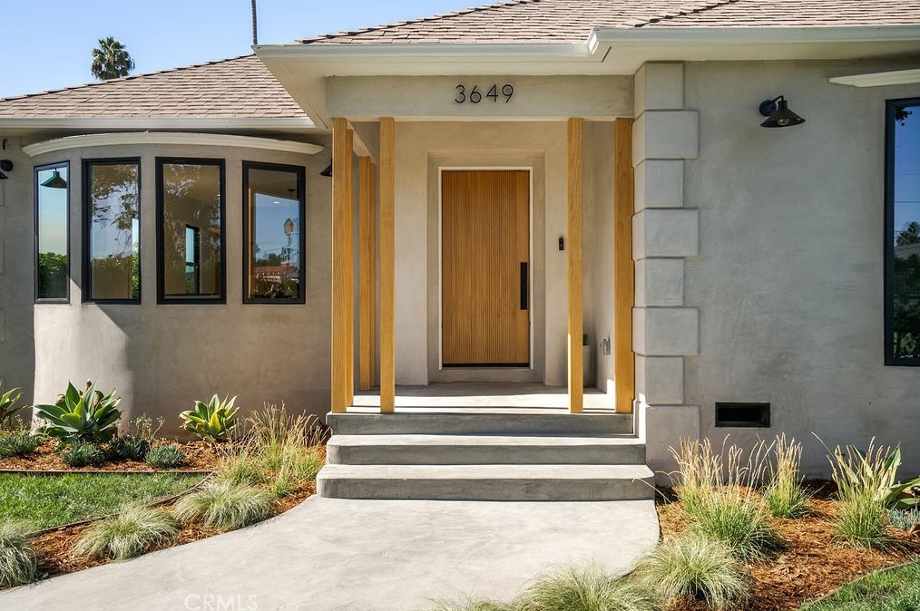 3649 Wellington Rd, Los Angeles CA  90016-4257 exterior