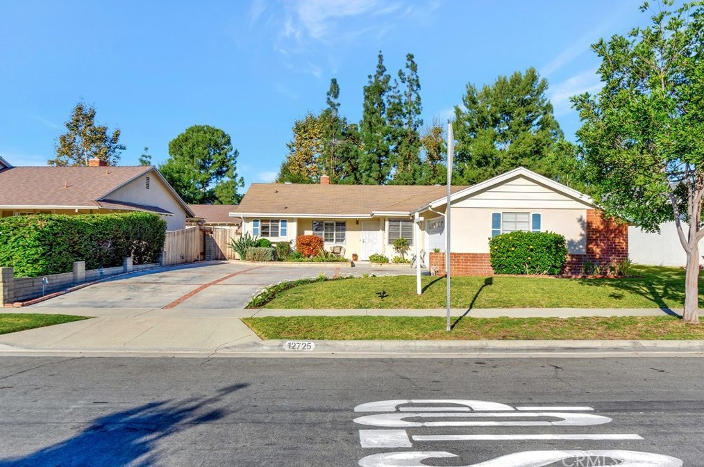 12725 Meadow Green Rd, La Mirada, CA 90638