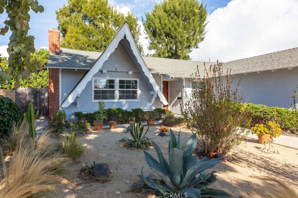 5851 Lourdes Dr, Huntington Beach, CA 92649