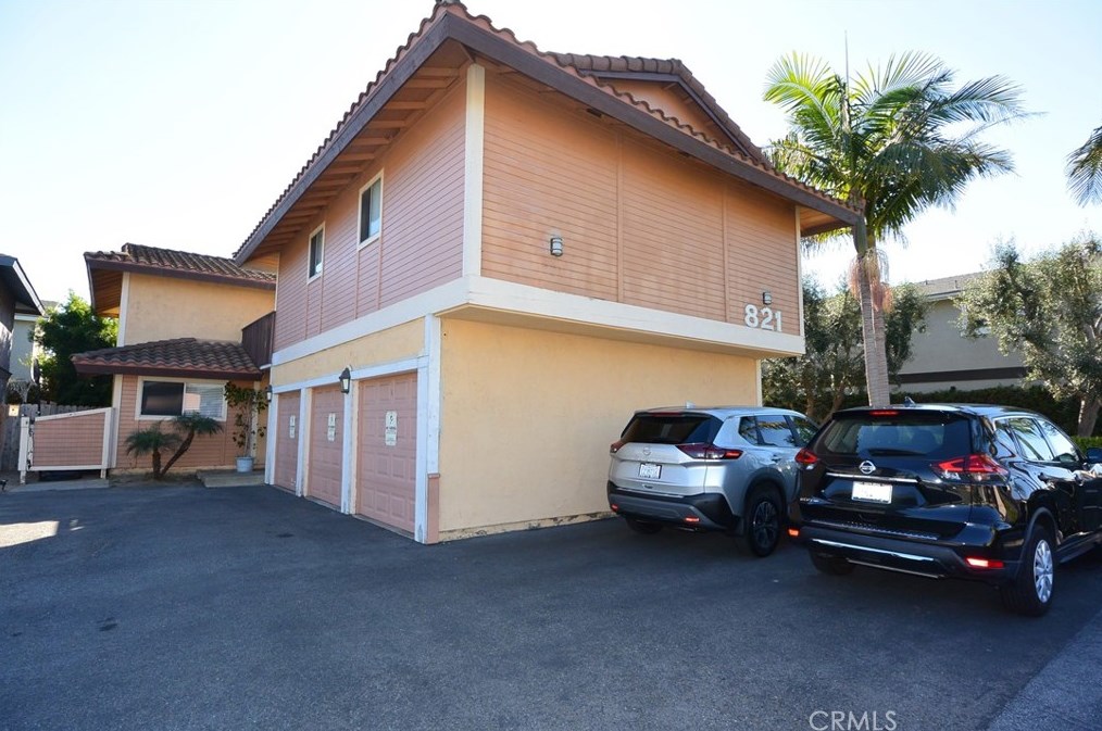 821 Jennifer Ln, Costa Mesa, CA 92626