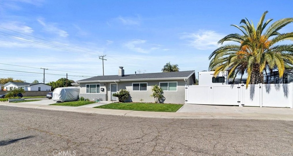 1045 W Sycamore Ave, Orange, CA 92868