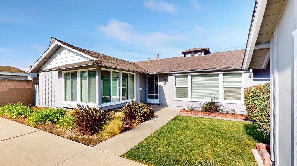 11371 Loch Lomond Rd, Los Alamitos, CA 90720