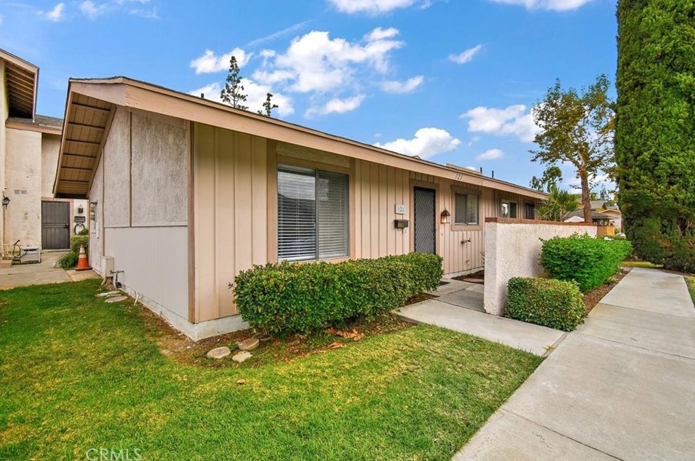 121 Doverfield Dr #61, Placentia, CA 92870