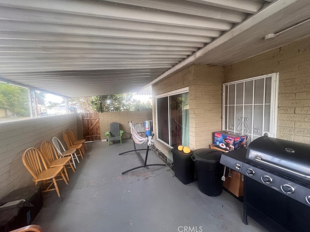 2201 Towne Ave, Pomona CA  91766-6225 exterior