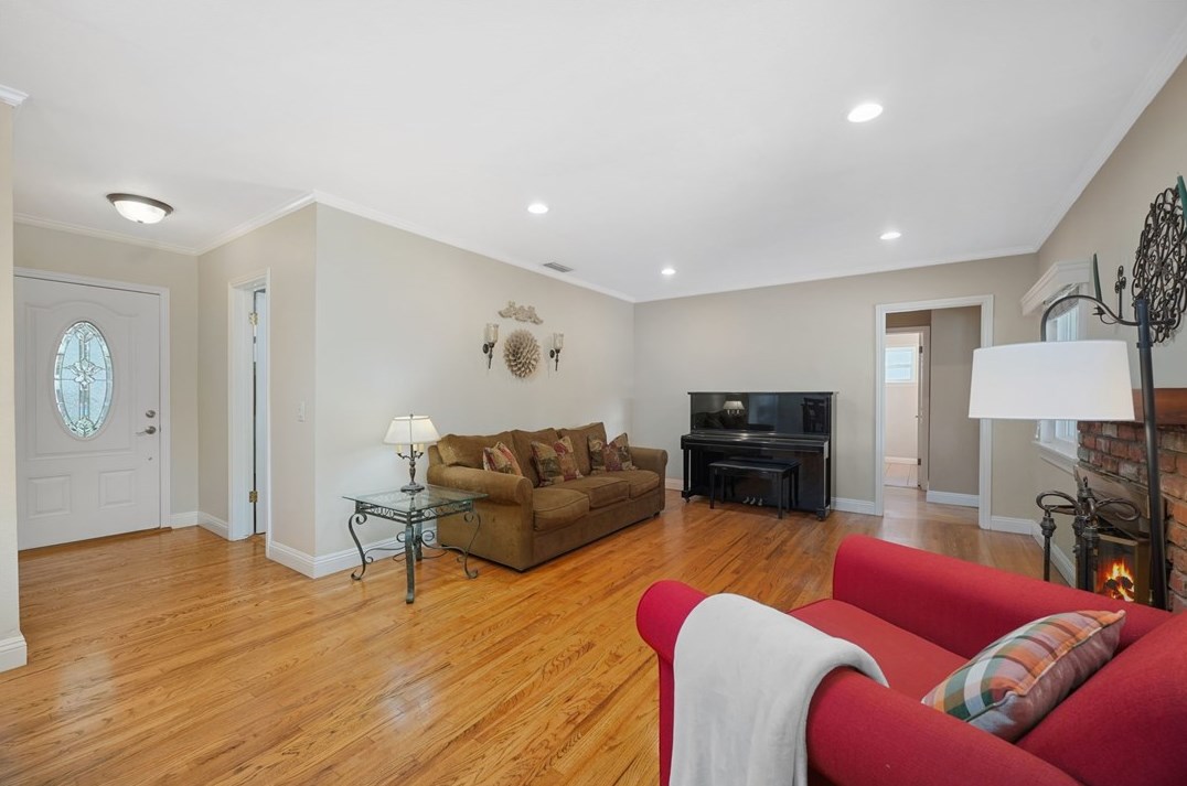 535 Greenbank Ave, Duarte, CA 91010-1439
