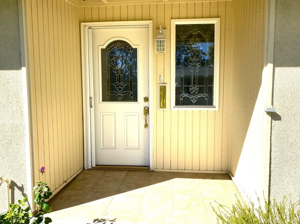 13281 Del Monte Dr, Seal Beach CA  90740-4590 exterior