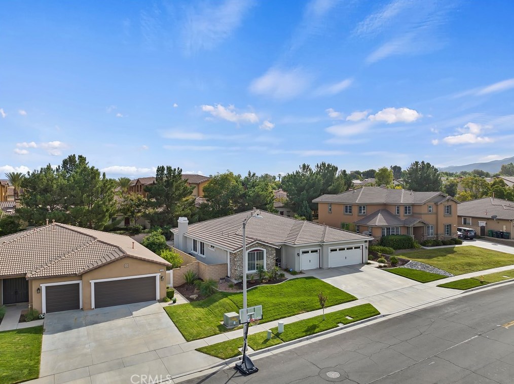 2359 Mary Clare St, Corona CA  92882-6973 exterior