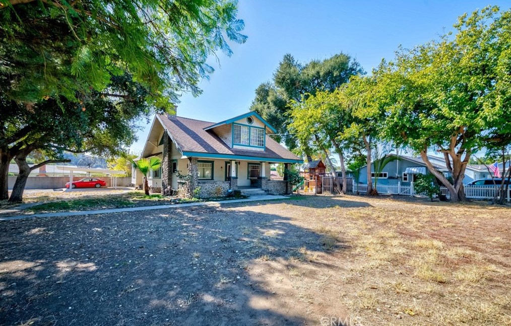 718 E Ada Ave, Glendora, CA 91741