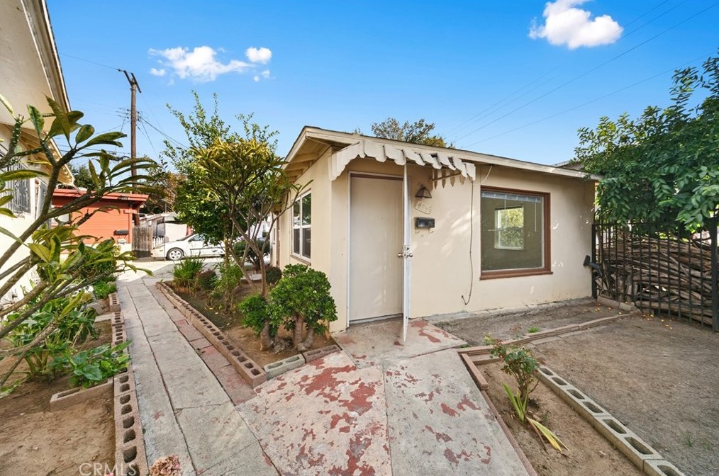 495 E 51st St, Long Beach, CA 90805