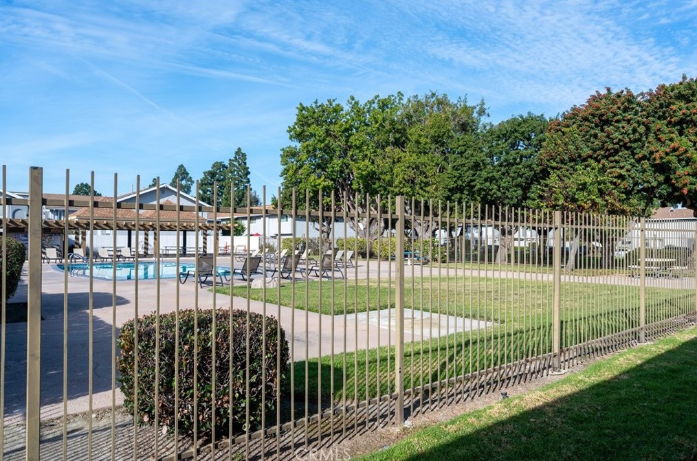 9538 Bickley Dr, Huntington Beach CA  92646-4139 exterior