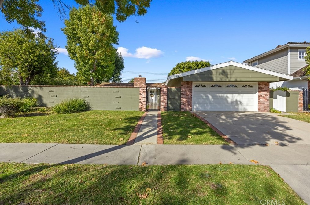 3241 Kenilworth Dr, Los Alamitos, CA 90720