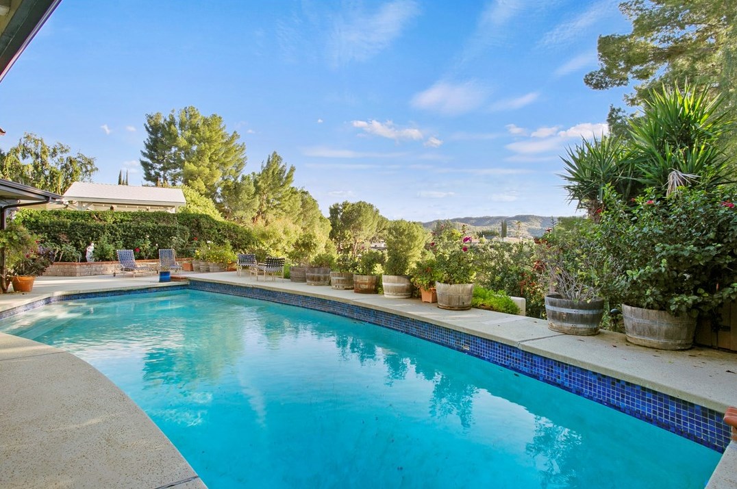 4257 Towhee Dr, Calabasas, CA 91302-1826