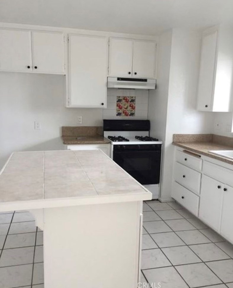 13474 Tutelo Rd, Apple Valley CA  92308-6463 exterior