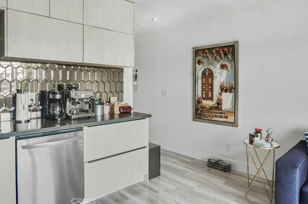 230 Hoover St, Los Angeles CA  90004-3628 exterior