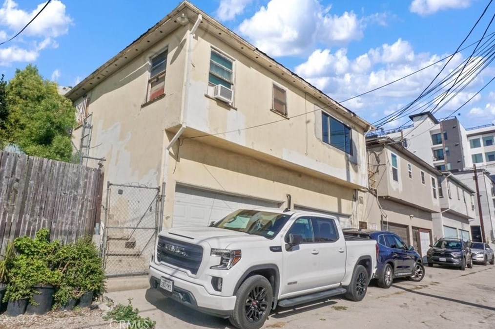 230 Hoover St, Los Angeles CA  90004-3628 exterior