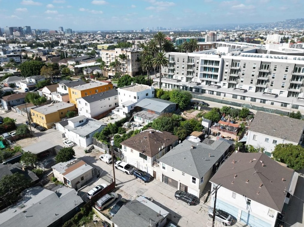 230 Hoover St, Los Angeles CA  90004-3628 exterior