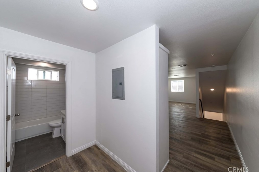 211 43rd St, Los Angeles CA  90011-3007 exterior