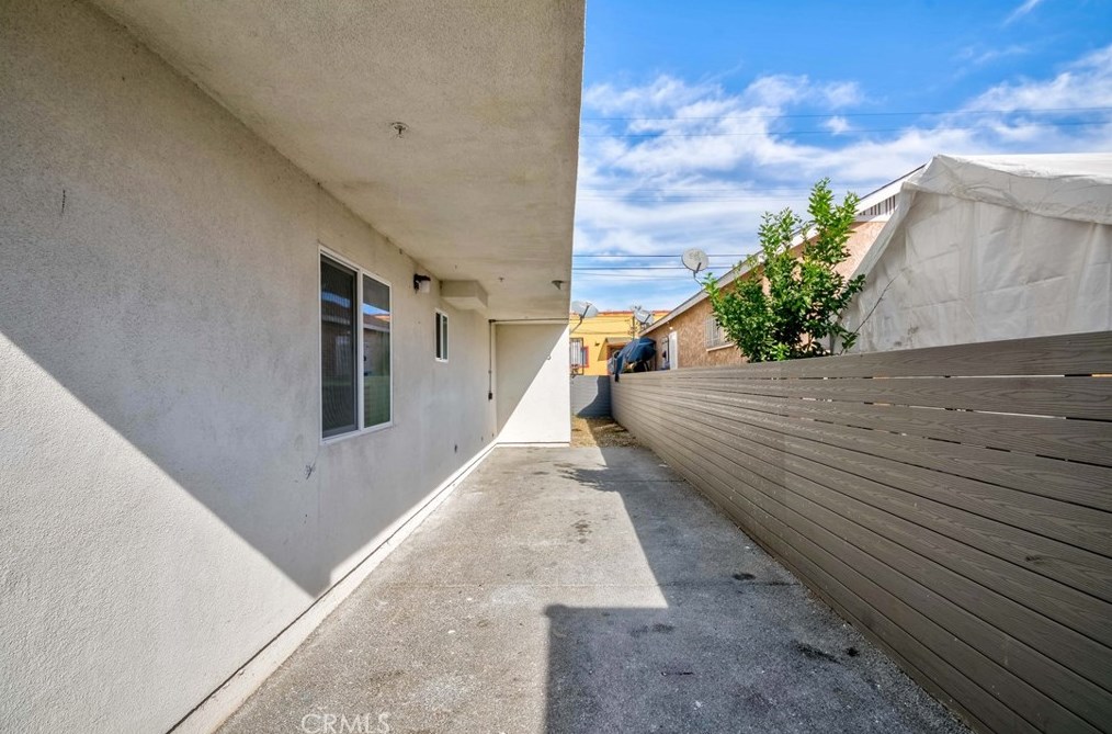 211 43rd St, Los Angeles CA  90011-3007 exterior