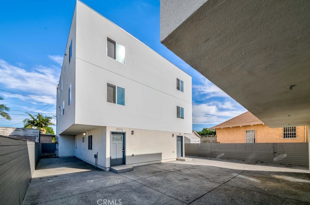 211 43rd St, Los Angeles CA  90011-3007 exterior