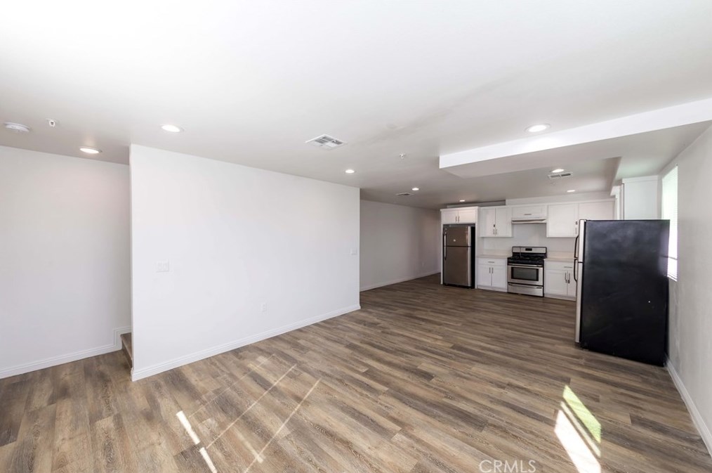 211 43rd St, Los Angeles CA  90011-3007 exterior