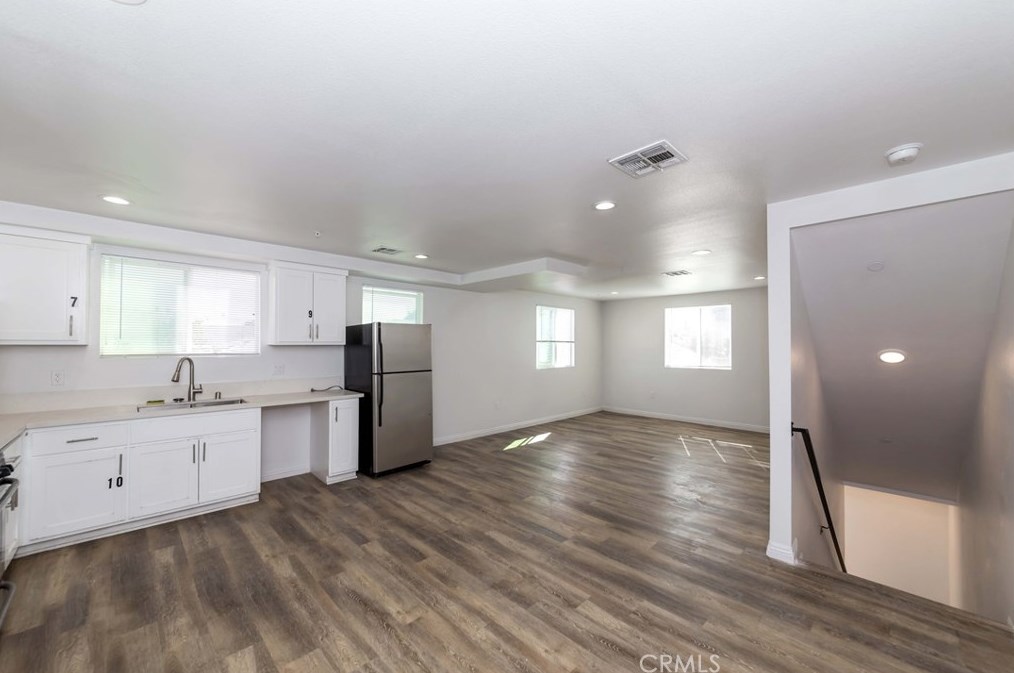 211 43rd St, Los Angeles CA  90011-3007 exterior