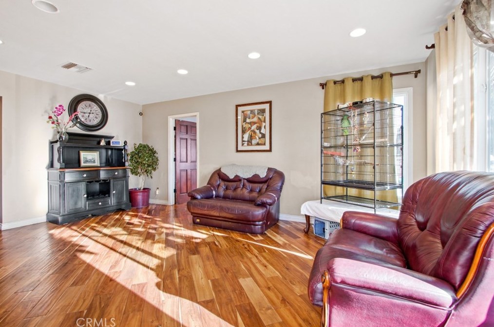 8407 Lyndora St, Downey, CA 90242