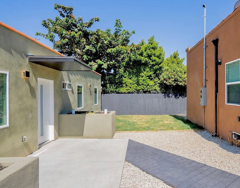 2133 74th St, Los Angeles CA  90047-2119 exterior