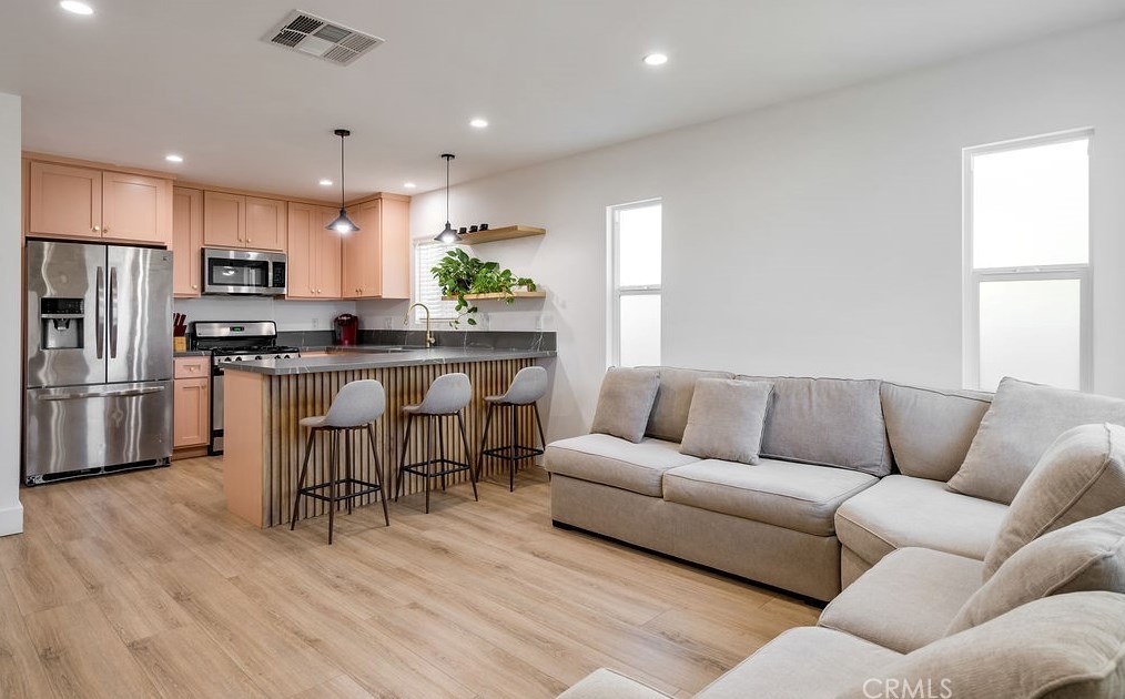 2133 74th St, Los Angeles CA  90047-2119 exterior