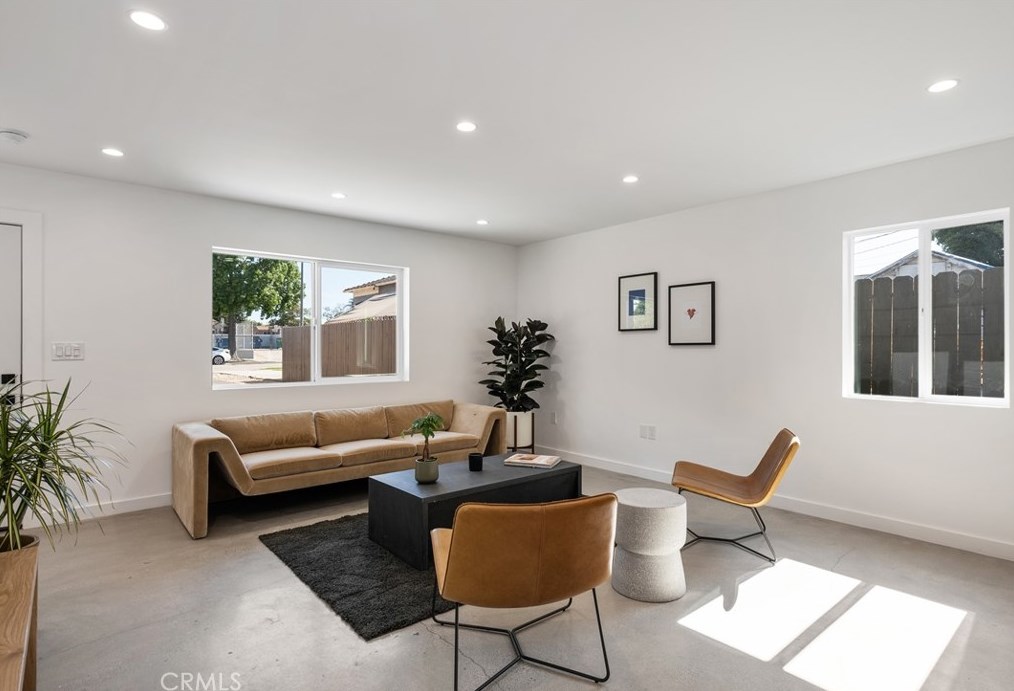 2133 74th St, Los Angeles CA  90047-2119 exterior