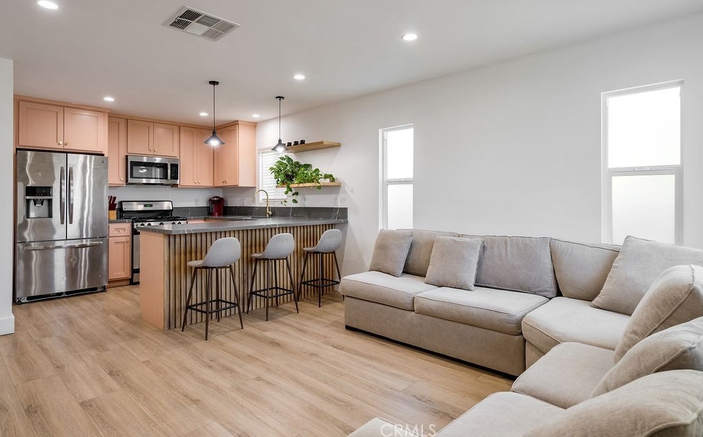 2133 74th St, Los Angeles CA  90047-2119 exterior