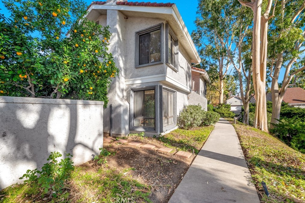 1062 Thistlegate Rd, Calabasas, CA 91377
