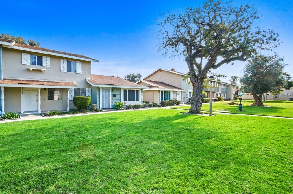 19765 Inverness Ln, Huntington Beach, CA 92646-4242