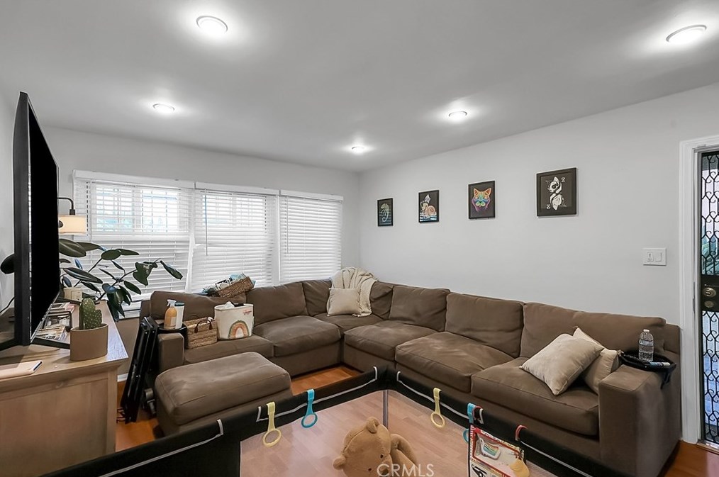 10429 Haas Ave, Los Angeles CA  90047-4333 exterior